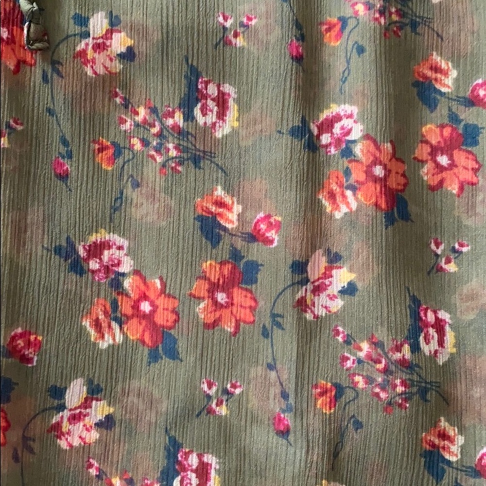 Floral Print Ruffle Blouse - Picture 4 of 4
